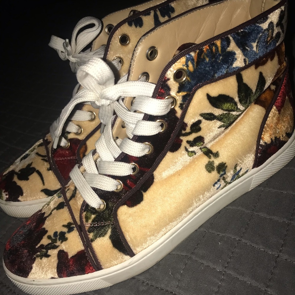 Womens size 35% Christian Louboutin new only wore once too small